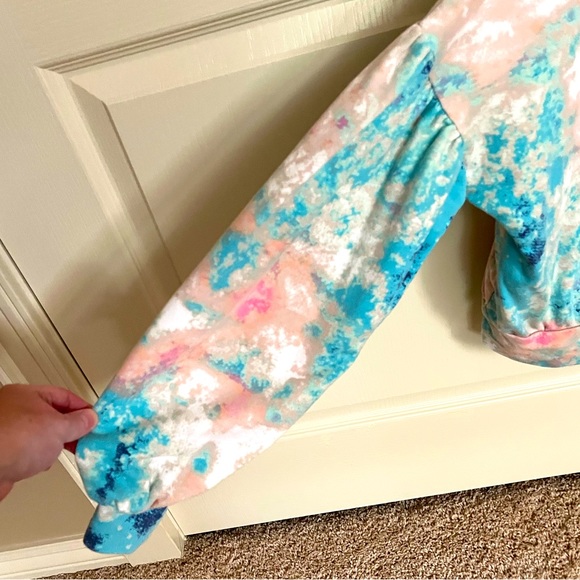 Design Lab Tie-Dye Cropped Sweatshirt - Picture 3 of 4